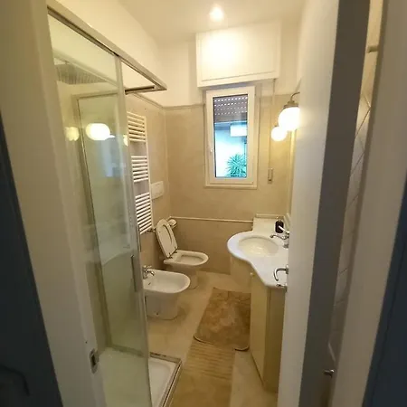 Carachouse-lido Di Camaiore, Tra Pini Marini E Mare